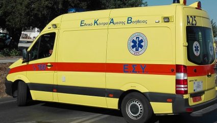 Ελλάς το μεγαλείο σου: Τουρίστας πέθανε λόγω διπλοπαρκαρισμένων αυτοκινήτων Ελλάς το μεγαλείο σου: Τουρίστας πέθανε λόγω διπλοπαρκαρισμένων αυτοκινήτων
