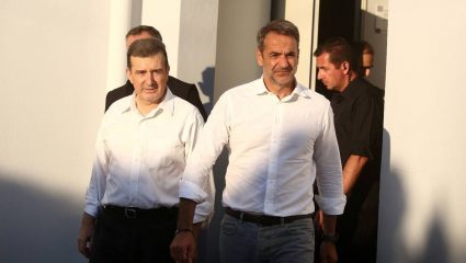 Καίγεται η Ελλάδα και αυτοί πανηγυρίζουν… Καίγεται η Ελλάδα και αυτοί πανηγυρίζουν…