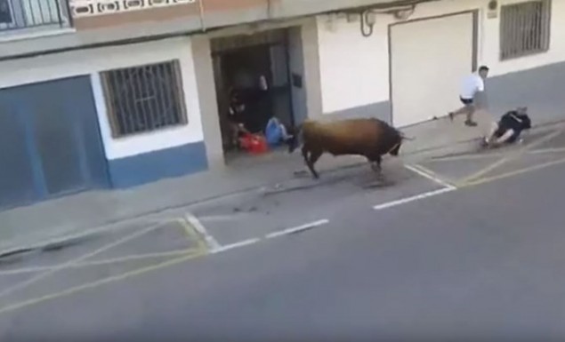 Βίντεο - ΣΟΚ: Νεκρός μετά από επίθεση ταύρου στην Ισπανία