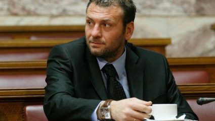 Από τον Ολυμπιακό και τη βουλή κούριερ: Η νέα ζωή του αγνώριστου Γιώργου Ανατολάκη που τα έχασε όλα (Pic) Από τον Ολυμπιακό και τη βουλή κούριερ: Η νέα ζωή του αγνώριστου Γιώργου Ανατολάκη που τα έχασε όλα (Pic)