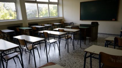 Σάλος μετά την απαγόρευση του υπουργείου: Κοντή φούστα, γένια, ξεβαμμένα τζιν τέλος απ’ τα σχολεία Σάλος μετά την απαγόρευση του υπουργείου: Κοντή φούστα, γένια, ξεβαμμένα τζιν τέλος απ’ τα σχολεία