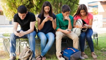 Τα social media επηρεάζουν την ψυχική υγεία των εφήβων! Τα social media επηρεάζουν την ψυχική υγεία των εφήβων!