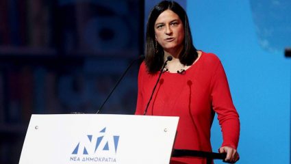 Η καυτή πατάτα των θρησκευτικών στα χέρια της Κεραμέως Η καυτή πατάτα των θρησκευτικών στα χέρια της Κεραμέως