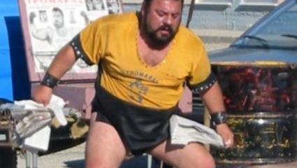 Το παράπονο του Τρομάρα: «Ο ΣΥΡΙΖΑ δεν μου ανανέωσε την άδεια για τις παραστάσεις» Το παράπονο του Τρομάρα: «Ο ΣΥΡΙΖΑ δεν μου ανανέωσε την άδεια για τις παραστάσεις»