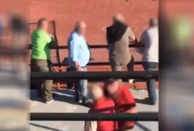 Καρέ – καρέ η τραγωδία με τον νεκρό 70χρονο στο γήπεδο της Καλαμαριάς - BINTEO