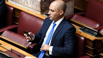 Σκληρό φάουλ Μπογδάνου… Σκληρό φάουλ Μπογδάνου…