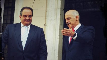 Η πρωτόγνωρη χειραψία Παπανδρέου και Καραμανλή (pic) Η πρωτόγνωρη χειραψία Παπανδρέου και Καραμανλή (pic)