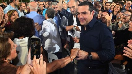 Με χαλαρή διάθεση στην Πάτρα ο Τσίπρας Με χαλαρή διάθεση στην Πάτρα ο Τσίπρας