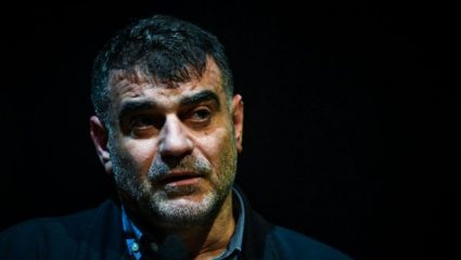 «Αυτός γιατί εμβολιάστηκε;»: Το ξέσπασμα του Κώστα Βαξεβάνη κατά του Άδωνι επειδή «έκλεψε τη σειρά κάποιου» (Pic) «Αυτός γιατί εμβολιάστηκε;»: Το ξέσπασμα του Κώστα Βαξεβάνη κατά του Άδωνι επειδή «έκλεψε τη σειρά κάποιου» (Pic)