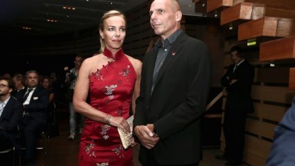Ξεσάλωσε με κλαρίνα ο Βαρουφάκης! – ΒΙΝΤΕΟ Ξεσάλωσε με κλαρίνα ο Βαρουφάκης! – ΒΙΝΤΕΟ