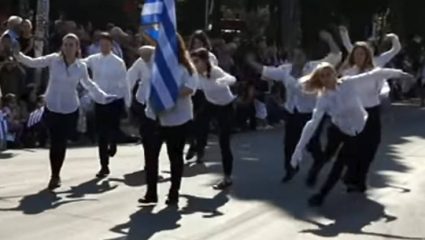 Δεν ήταν μαθήτριες: Ποιες ήταν οι κοπέλες που παρέλασαν στη Ν. Φιλαδέλφεια Δεν ήταν μαθήτριες: Ποιες ήταν οι κοπέλες που παρέλασαν στη Ν. Φιλαδέλφεια