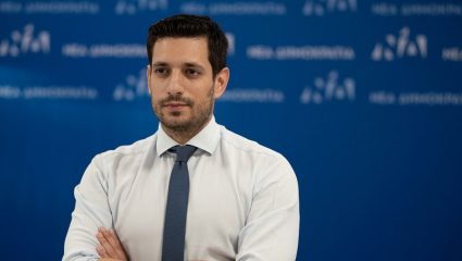 Ο σκληρός παντρεύεται: Αυτή είναι η κούκλα που παίρνει ο Κωνσταντίνος Κυρανάκης (Pics) Ο σκληρός παντρεύεται: Αυτή είναι η κούκλα που παίρνει ο Κωνσταντίνος Κυρανάκης (Pics)