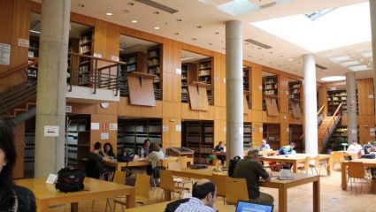 Πρωτοφανής σεξουαλική παρενόχληση φοιτήτριας στη βιβλιοθήκη του ΑΠΘ Πρωτοφανής σεξουαλική παρενόχληση φοιτήτριας στη βιβλιοθήκη του ΑΠΘ