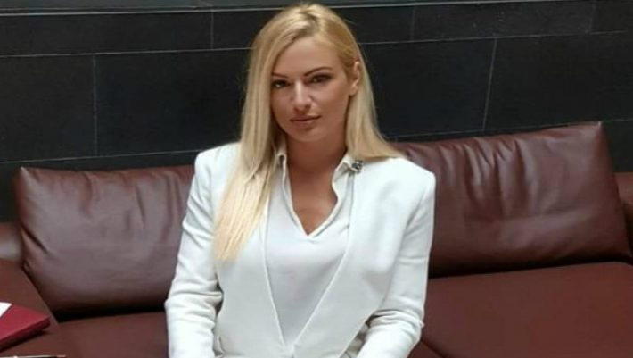 Με αρετή και τόλμη: Ο βουλευτής της Νέας Δημοκρατίας που παντρεύεται την εντυπωσιακή Βίκυ Παπαλουκά Με αρετή και τόλμη: Ο βουλευτής της Νέας Δημοκρατίας που παντρεύεται την εντυπωσιακή Βίκυ Παπαλουκά