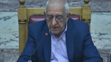 Τα «παπαγαλάκια» και ο «νεοκομμουνιστής» Τα «παπαγαλάκια» και ο «νεοκομμουνιστής»
