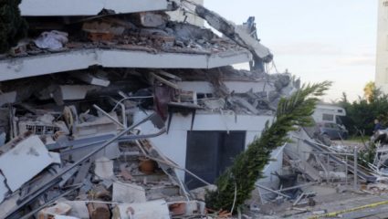 Fake news με την φωτογραφία που έγινε viral από τον σεισμό στην Αλβανία Fake news με την φωτογραφία που έγινε viral από τον σεισμό στην Αλβανία