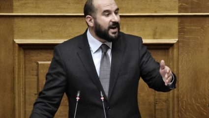 Πυρά Τζανακόπουλου σε Μητσοτάκη: «Θα αναδειχθεί στον μεγαλύτερο πολιτικό απατεώνα» Πυρά Τζανακόπουλου σε Μητσοτάκη: «Θα αναδειχθεί στον μεγαλύτερο πολιτικό απατεώνα»