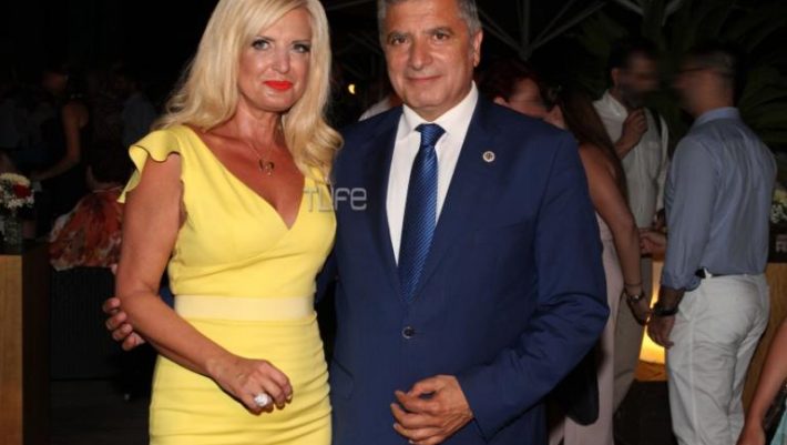 Η Μαρίνα Πατούλη... αλλιώς: σε μηχανή με παγιέτες και ψηλοτάκουνες μπότες Η Μαρίνα Πατούλη... αλλιώς: σε μηχανή με παγιέτες και ψηλοτάκουνες μπότες