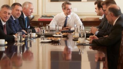 Αλλαγές στις χρεώσεις κινητής τηλεφωνίας: όσα συμφώνησαν οι εταιρείες με τον πρωθυπουργό Αλλαγές στις χρεώσεις κινητής τηλεφωνίας: όσα συμφώνησαν οι εταιρείες με τον πρωθυπουργό