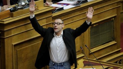 «Παραδίνομαι»! Η… παράσταση του Κλέωνα Γρηγοριάδη στη Βουλή (vid) «Παραδίνομαι»! Η… παράσταση του Κλέωνα Γρηγοριάδη στη Βουλή (vid)