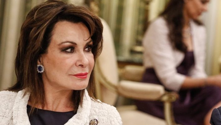 Νευρίασε η Γιάννα Αγγελοπούλου και άρχισε το... ξήλωμα! Νευρίασε η Γιάννα Αγγελοπούλου και άρχισε το... ξήλωμα!