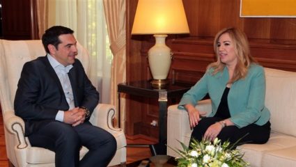 Η… παγωμένη «καλημέρα» Τσίπρα – Γεννηματά στο αεροπλάνο Η… παγωμένη «καλημέρα» Τσίπρα – Γεννηματά στο αεροπλάνο