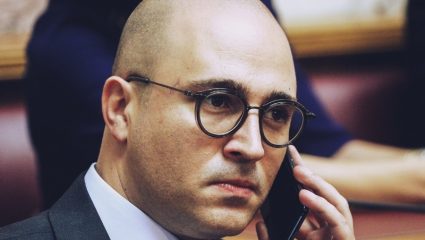 Έτσι βρέθηκε με εκπομπή στα Παραπολιτικά ο Μπογδάνος Έτσι βρέθηκε με εκπομπή στα Παραπολιτικά ο Μπογδάνος