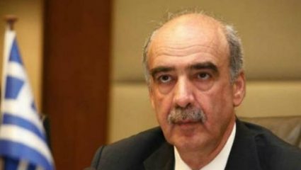 «Έγραψε» με τη χριστουγεννιάτικη κάρτα του ο Βαγγέλης Μεϊμαράκης «Έγραψε» με τη χριστουγεννιάτικη κάρτα του ο Βαγγέλης Μεϊμαράκης