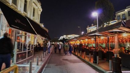 Βρήκαν λύση τα μπαρ: Η «απάντηση» στον αντικαπνιστικό νόμο! Βρήκαν λύση τα μπαρ: Η «απάντηση» στον αντικαπνιστικό νόμο!