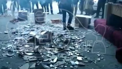 Απίστευτο γλέντι στην Καβάλα: Έσπασαν 10.000 πλακάκια και 5 λεκάνες – ΒΙΝΤΕΟ Απίστευτο γλέντι στην Καβάλα: Έσπασαν 10.000 πλακάκια και 5 λεκάνες – ΒΙΝΤΕΟ