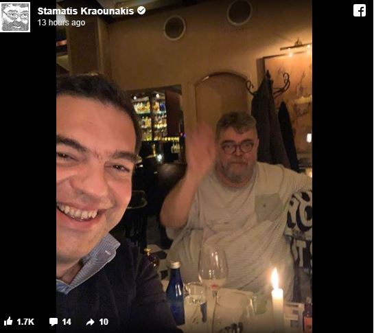 H selfie του Αλέξη Τσίπρα με τον Σταμάτη Κραουνάκη σε νυχτερινή έξοδο