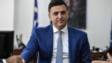 Κατέβηκε από το αυτοκίνητό του και έκανε τον τροχονόμο ο Κικίλιας! Κατέβηκε από το αυτοκίνητό του και έκανε τον τροχονόμο ο Κικίλιας!