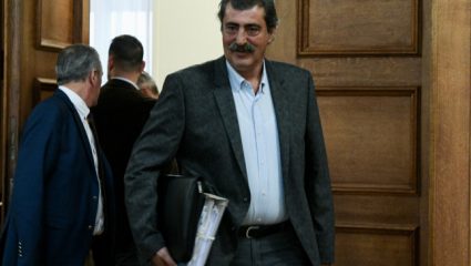 Νέο «χτύπημα» Πολάκη – Ποιους απειλεί Νέο «χτύπημα» Πολάκη – Ποιους απειλεί