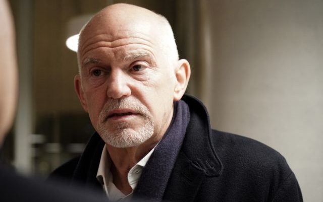 Ατύχημα για τον Γιώργο Παπανδρέου στη Βουλή - Έπεσε από την καρέκλα του Ατύχημα για τον Γιώργο Παπανδρέου στη Βουλή - Έπεσε από την καρέκλα του