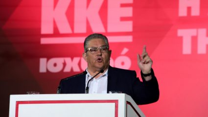 «Κολλημένος» με τις «Άγριες Μέλισσες» ο Δημήτρης Κουτσούμπας «Κολλημένος» με τις «Άγριες Μέλισσες» ο Δημήτρης Κουτσούμπας