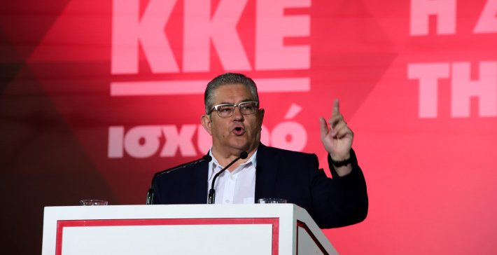 «Κολλημένος» με τις «Άγριες Μέλισσες» ο Δημήτρης Κουτσούμπας «Κολλημένος» με τις «Άγριες Μέλισσες» ο Δημήτρης Κουτσούμπας