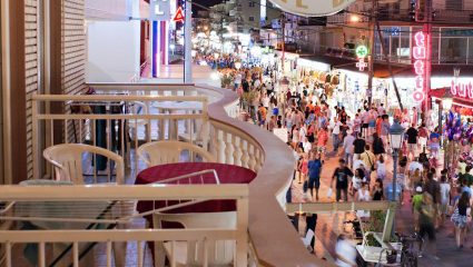 Η ιδέα της χρονιάς: Η Κατερίνη κάνει πάρτι με 51 DJs χωρίς να παραβεί την καραντίνα για τον κορωνοϊό Η ιδέα της χρονιάς: Η Κατερίνη κάνει πάρτι με 51 DJs χωρίς να παραβεί την καραντίνα για τον κορωνοϊό