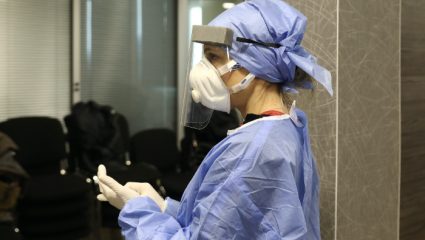 Απίστευτη κίνηση: Έφτιαξε 600 μάσκες και τις πρόσφερε στο νοσοκομείο Γρεβενών Απίστευτη κίνηση: Έφτιαξε 600 μάσκες και τις πρόσφερε στο νοσοκομείο Γρεβενών