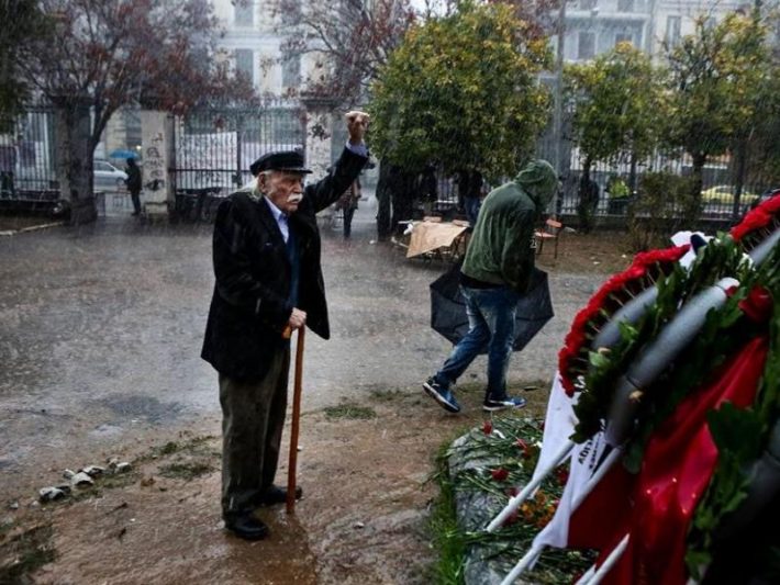 Το χυδαίο και εμετικό tweet του Παππά για τον Γλέζο την ημέρα του θανάτου του