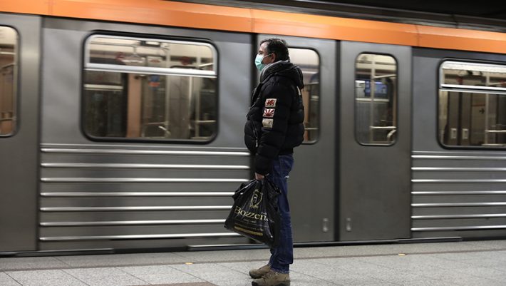 Κορωνοϊός: Οι καθυστερήσεις σε δρομολόγια των ΜΜΜ «πυροβολούν» το σχέδιο της κυβέρνησης Κορωνοϊός: Οι καθυστερήσεις σε δρομολόγια των ΜΜΜ «πυροβολούν» το σχέδιο της κυβέρνησης