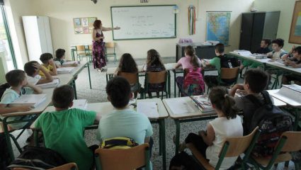 Έλληνες επιστήμονες: Γιατί θεωρούν ότι είναι επικίνδυνο να ανοίξουν τα δημοτικά σχολεία Έλληνες επιστήμονες: Γιατί θεωρούν ότι είναι επικίνδυνο να ανοίξουν τα δημοτικά σχολεία