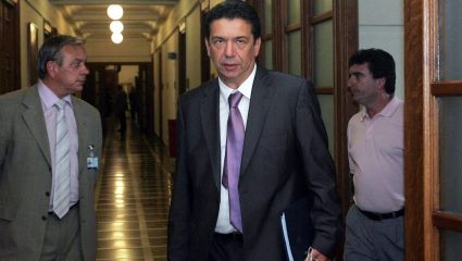 Πρώην υπουργός σε επιτελική θέση καναλιού λόγω κορωνοϊού Πρώην υπουργός σε επιτελική θέση καναλιού λόγω κορωνοϊού