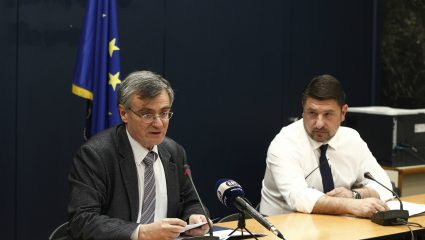 Το τρομακτικό νούμερο που οδήγησε στο σκληρό lockdown Το τρομακτικό νούμερο που οδήγησε στο σκληρό lockdown