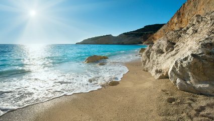 Έρχεται το Σαββατοκύριακο που θα «χτυπήσει» τον κορωνοϊό στην Ελλάδα Έρχεται το Σαββατοκύριακο που θα «χτυπήσει» τον κορωνοϊό στην Ελλάδα