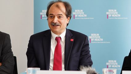 «Τώρα είναι αργά»: Τα 3 μέτρα που προτείνει ο Dr Ιωαννίδης αντί του «καταστροφικού lockdown» «Τώρα είναι αργά»: Τα 3 μέτρα που προτείνει ο Dr Ιωαννίδης αντί του «καταστροφικού lockdown»