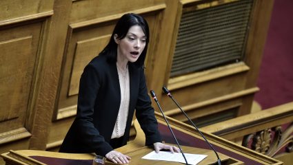 Χαμός στη Βουλή με ξεχασμένο ανοιχτό μικρόφωνο: «Τα έχει κάνει σκ#τ# – Θα γίνει χαμός, θα τη σκίσω» Χαμός στη Βουλή με ξεχασμένο ανοιχτό μικρόφωνο: «Τα έχει κάνει σκ#τ# – Θα γίνει χαμός, θα τη σκίσω»