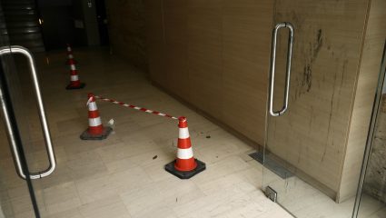 Επίθεση με βιτριόλι: Το δεύτερο σενάριο που εξετάζουν οι αρχές για τη μαυροφορεμένη γυναίκα Επίθεση με βιτριόλι: Το δεύτερο σενάριο που εξετάζουν οι αρχές για τη μαυροφορεμένη γυναίκα