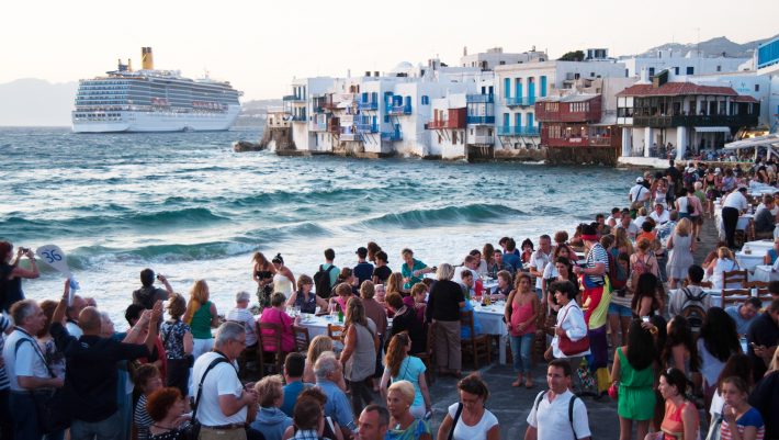 Στη «μαύρη λίστα»: Χωρίς Βρετανούς τουρίστες η Ελλάδα το φετινό καλοκαίρι Στη «μαύρη λίστα»: Χωρίς Βρετανούς τουρίστες η Ελλάδα το φετινό καλοκαίρι
