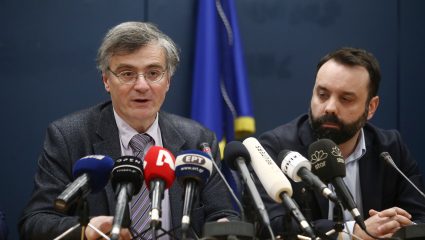 Το γυαλί ράγισε: Αυτά είναι τα 2 μέτρα με τα οποία διαφώνησε κάθετα ο Σωτήρης Τσιόδρας Το γυαλί ράγισε: Αυτά είναι τα 2 μέτρα με τα οποία διαφώνησε κάθετα ο Σωτήρης Τσιόδρας