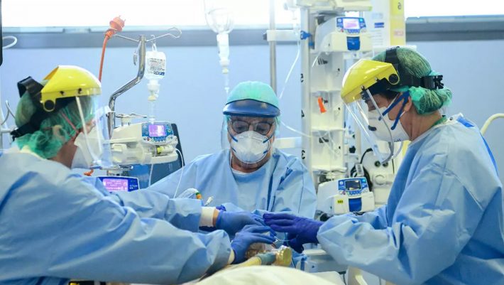 Η επιτυχημένη επέμβαση που έδωσε νέες ελπίδες για τον κορωνοϊό Η επιτυχημένη επέμβαση που έδωσε νέες ελπίδες για τον κορωνοϊό